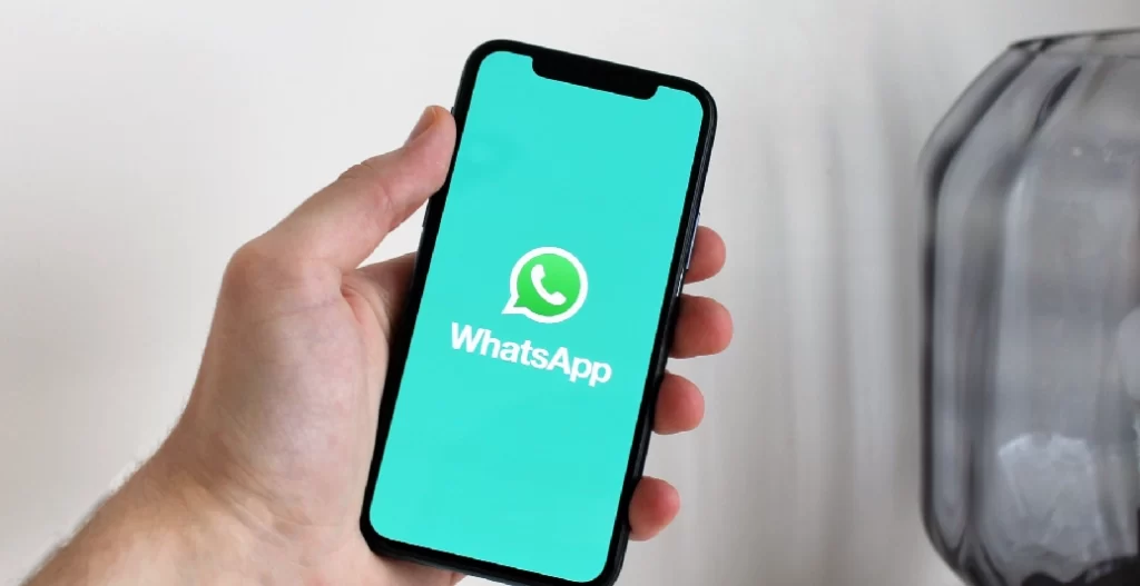 How To Use WhatsApp for Advertising In 2025?